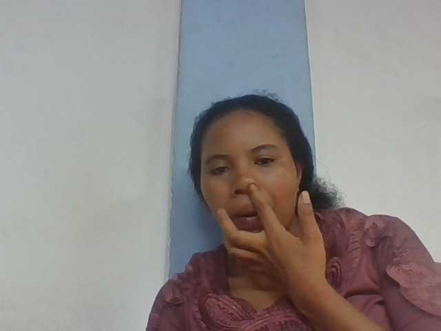 Juliah1a live cam on BongaCams