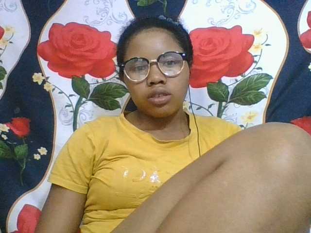 Juliah1a live cam on BongaCams