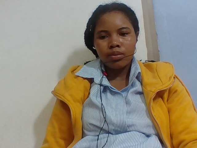 Juliah1a live cam on BongaCams