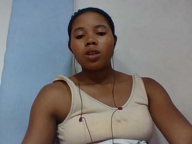 Juliah1a live cam on BongaCams