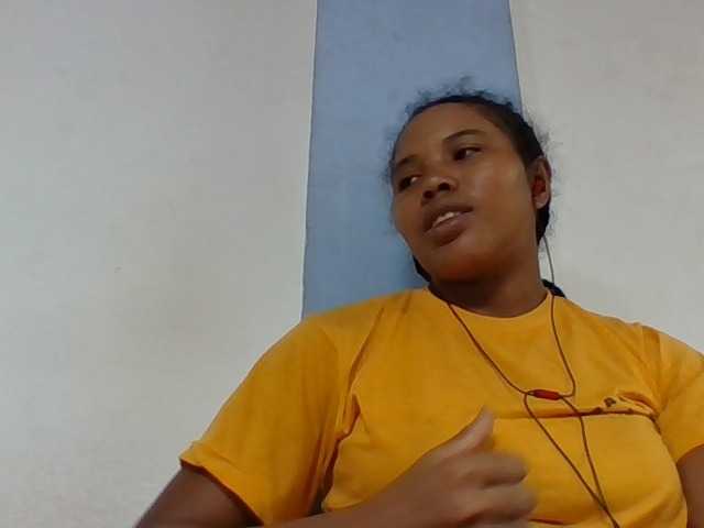 Juliah1a live cam on BongaCams
