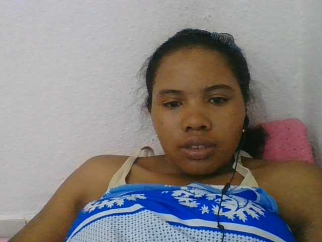 Juliah1a live cam on BongaCams