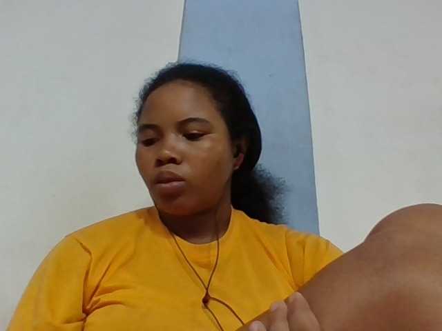 Juliah1a live cam on BongaCams