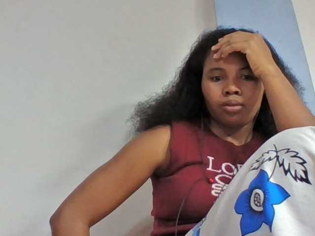 Juliah1a live cam on BongaCams