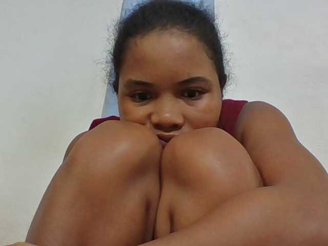 Juliah1a live cam on BongaCams