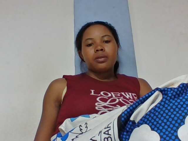 Juliah1a live cam on BongaCams