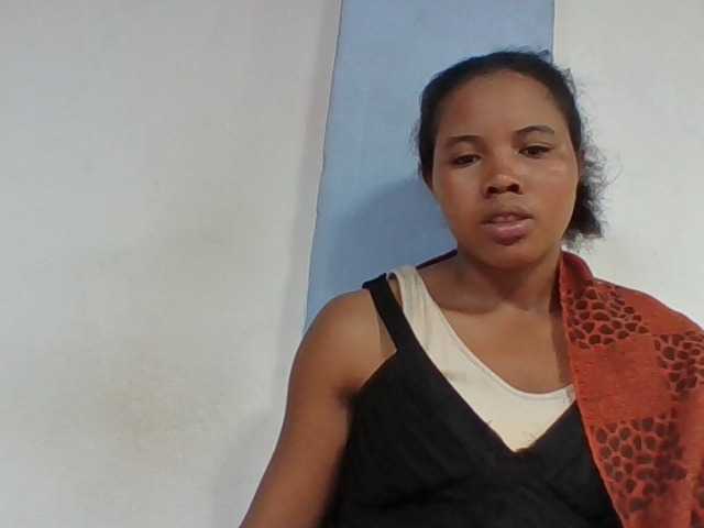 Juliah1a live cam on BongaCams