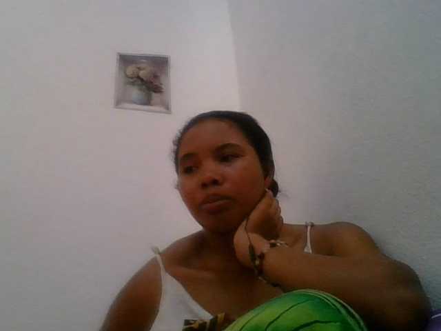 Juliah1a live cam on BongaCams
