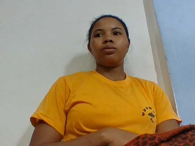 Juliah1a live cam on BongaCams