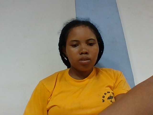 Juliah1a live cam on BongaCams