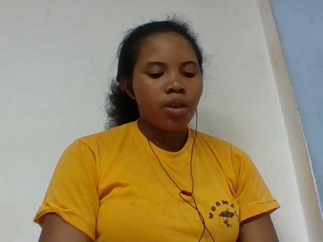 Juliah1a live cam on BongaCams