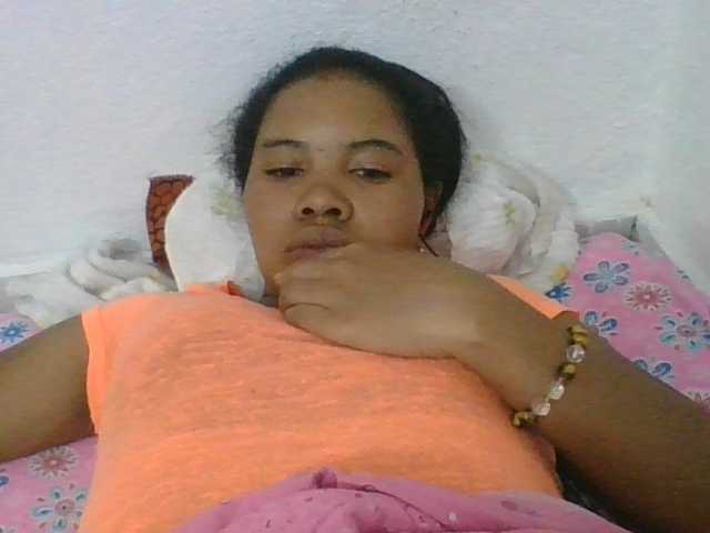 Juliah1a live cam on BongaCams