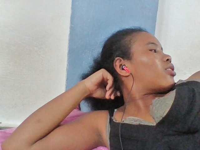 Juliah1a live cam on BongaCams