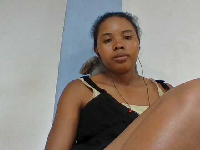 Juliah1a live cam on BongaCams