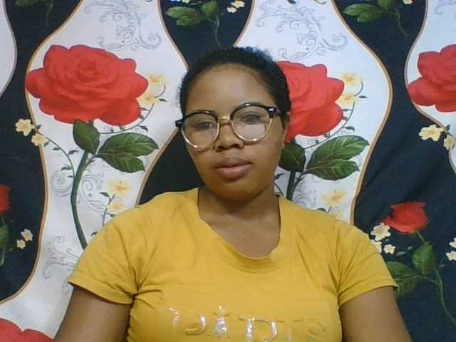 Juliah1a live cam on BongaCams