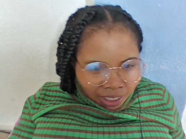 Juliah1a live cam on BongaCams