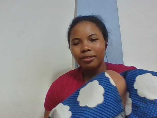 Juliah1a live cam on BongaCams