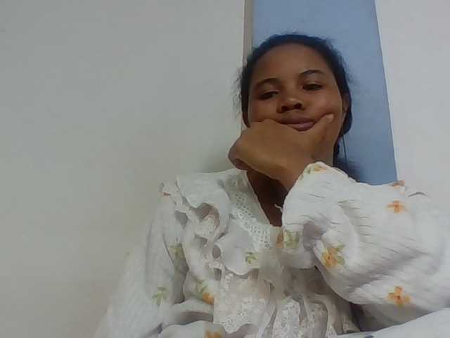 Juliah1a live cam on BongaCams