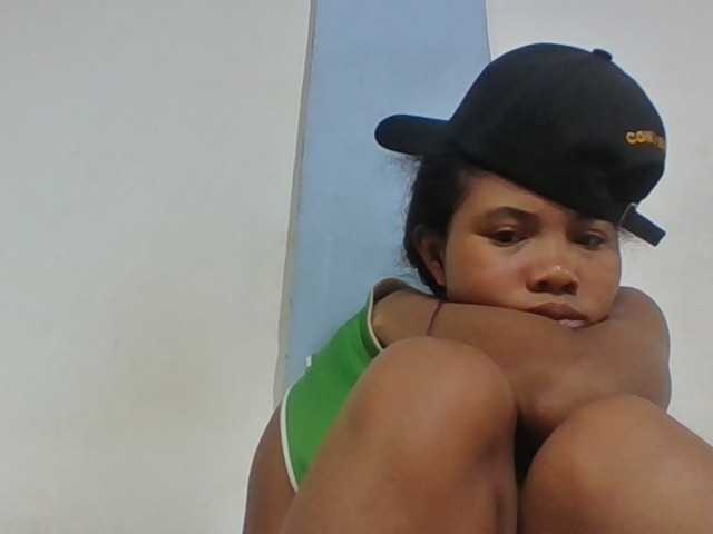 Juliah1a live cam on BongaCams