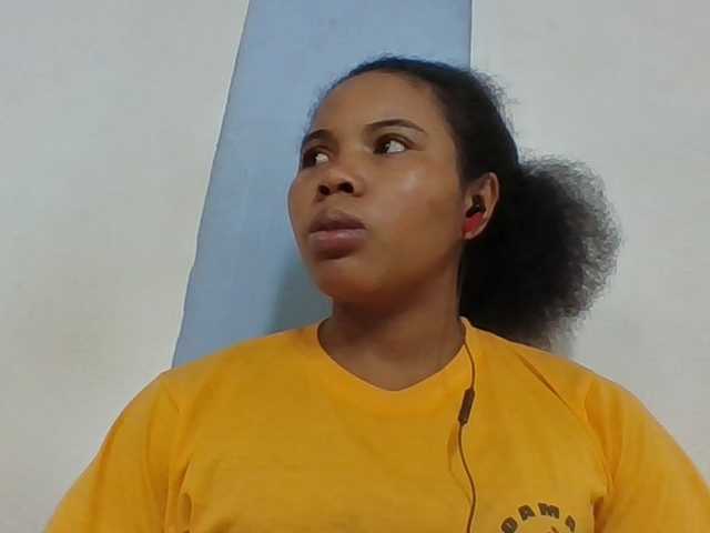 Juliah1a live cam on BongaCams