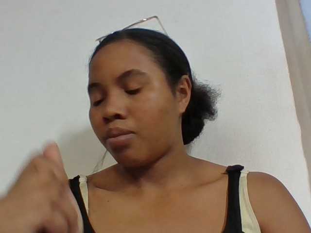 Juliah1a live cam on BongaCams