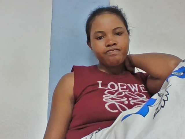 Juliah1a live cam on BongaCams