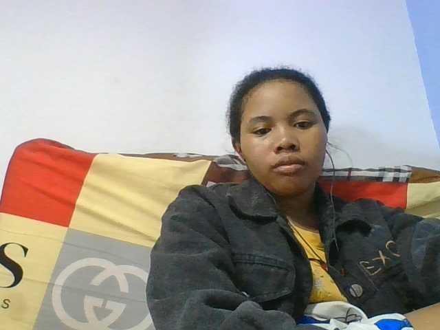 Juliah1a live cam on BongaCams