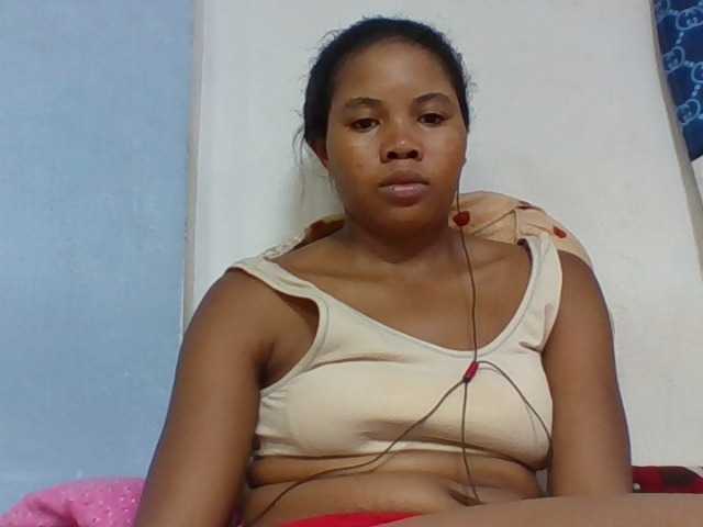 Juliah1a live cam on BongaCams