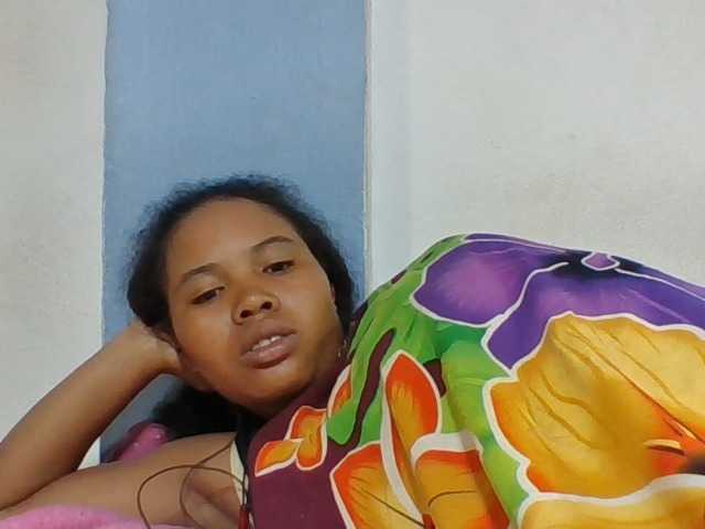 Juliah1a live cam on BongaCams