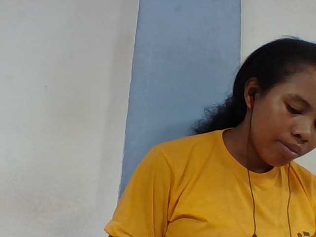 Juliah1a live cam on BongaCams
