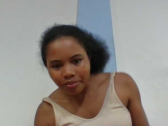 Juliah1a live cam on BongaCams