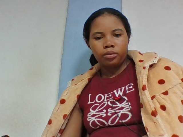 Juliah1a live cam on BongaCams