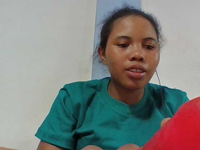 Juliah1a live cam on BongaCams