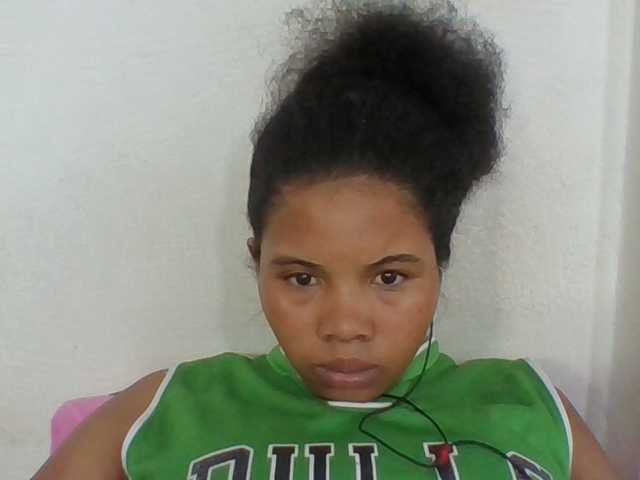 Juliah1a live cam on BongaCams