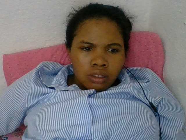 Juliah1a live cam on BongaCams