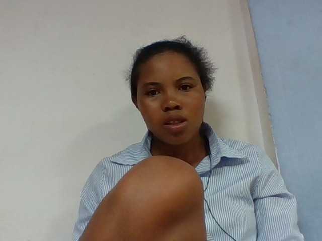 Juliah1a live cam on BongaCams