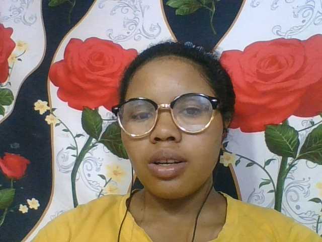 Juliah1a live cam on BongaCams