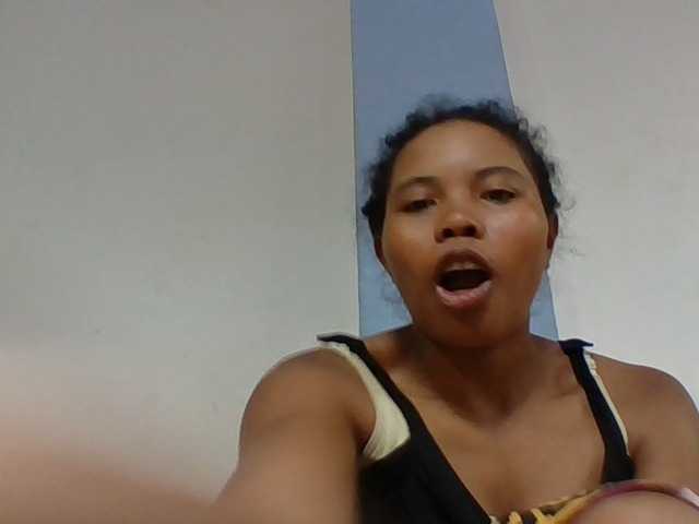 Juliah1a live cam on BongaCams