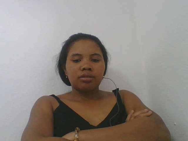 Juliah1a live cam on BongaCams