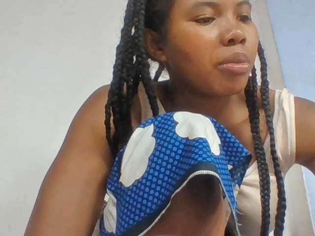 Juliah1a live cam on BongaCams
