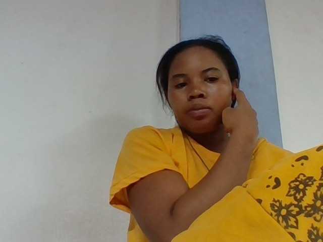 Juliah1a live cam on BongaCams