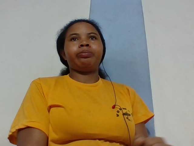 Juliah1a live cam on BongaCams