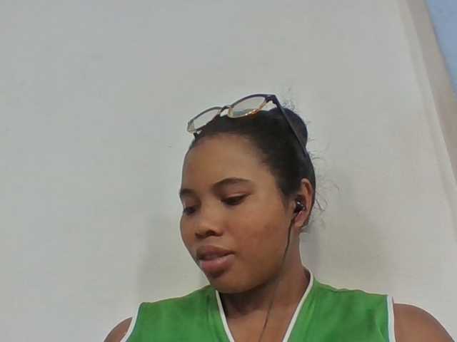 Juliah1a live cam on BongaCams