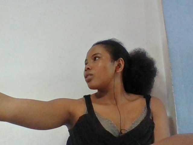 Juliah1a live cam on BongaCams