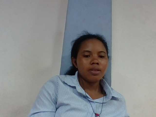 Juliah1a live cam on BongaCams