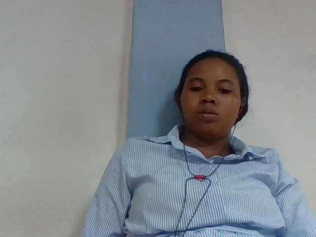 Juliah1a live cam on BongaCams