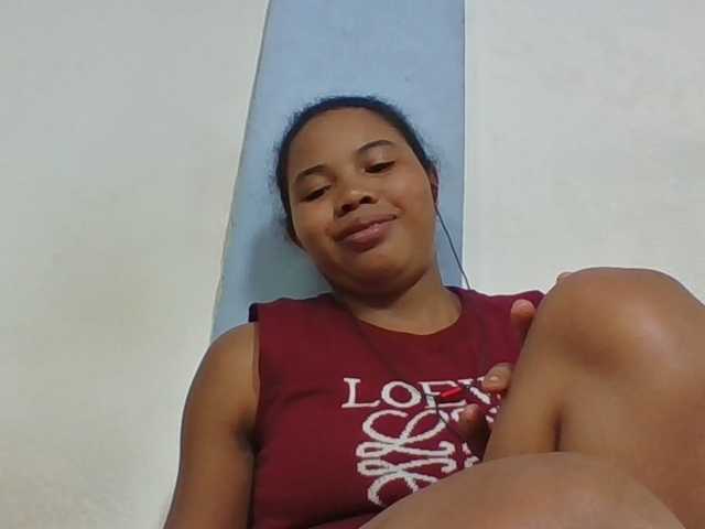 Juliah1a live cam on BongaCams