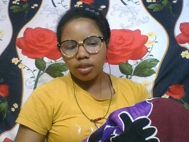 Juliah1a live cam on BongaCams
