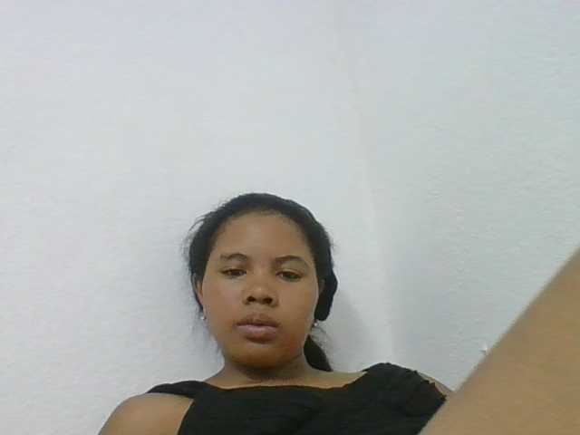 Juliah1a live cam on BongaCams