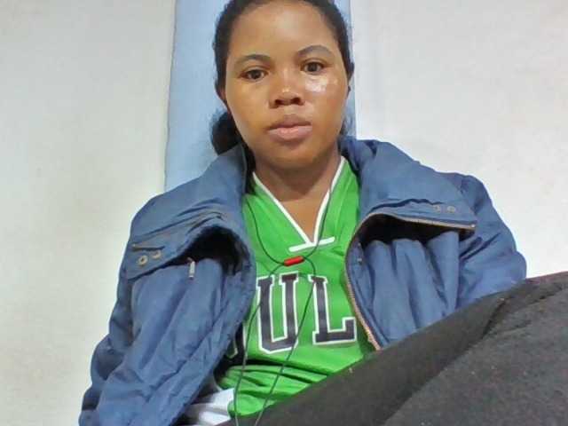 Juliah1a live cam on BongaCams